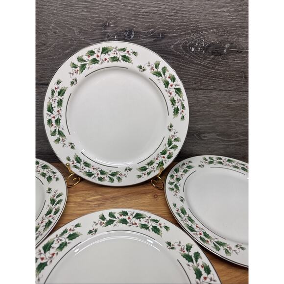 Fine China of Japan Holly & Berries 10-3/8” Dinner Plates Gold Trim ~Set of 4 - Picture 3 of 9